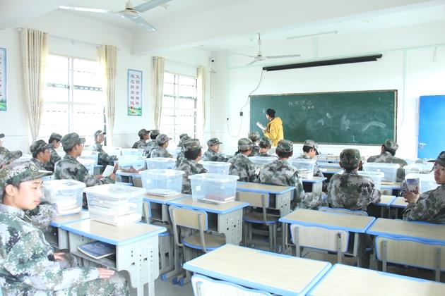 問(wèn)題小孩特訓(xùn)學(xué)校(問(wèn)題小孩特訓(xùn)學(xué)校選