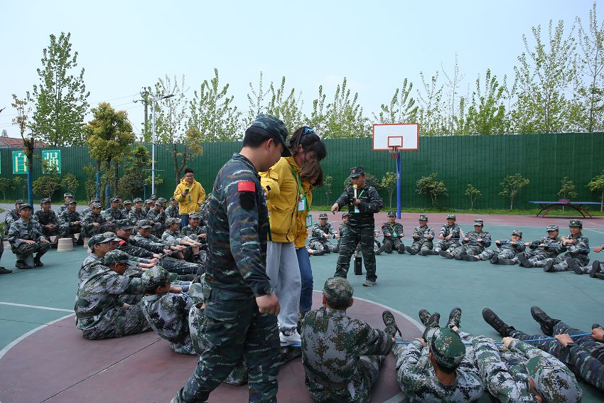 發(fā)現孩子早戀，父母應該怎么做？(圖2)