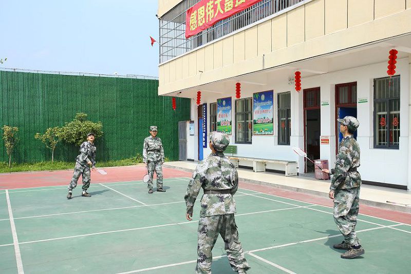 青少年訓練學校解析父母的內(nèi)心情緒
