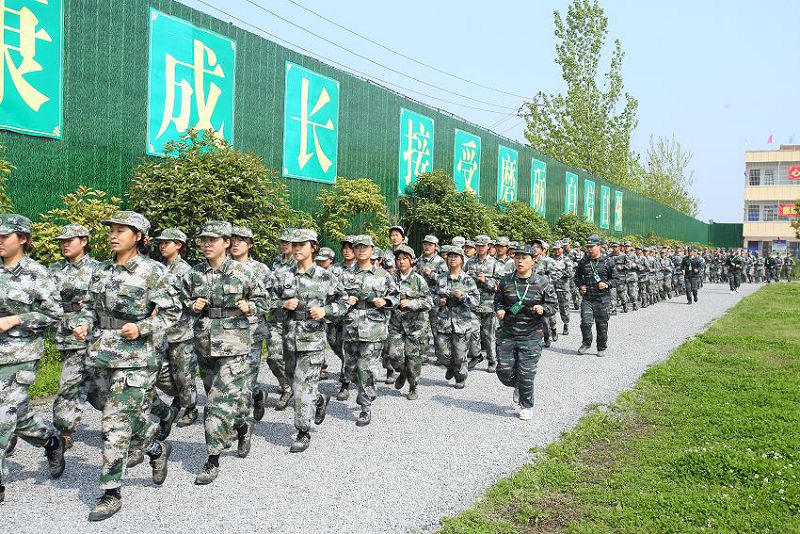 家長如何避免孩子成長過程中出現(xiàn)問題？