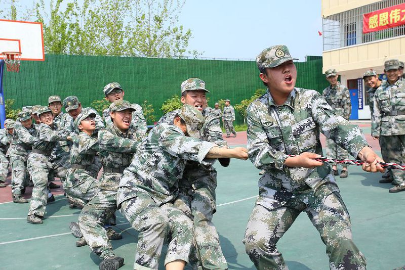 準(zhǔn)軍事化管理是否讓一些家長感到壓抑？
