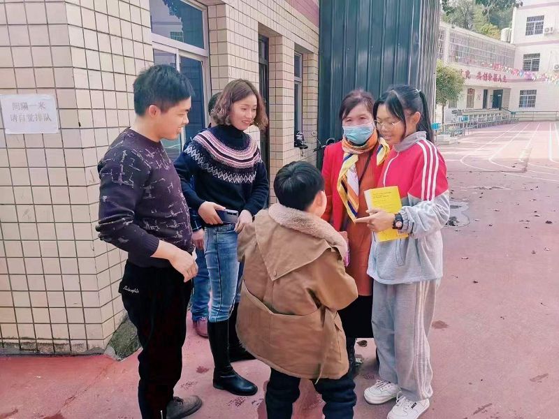 人間是一個(gè)溫暖的地方，需要我們用愛去化解