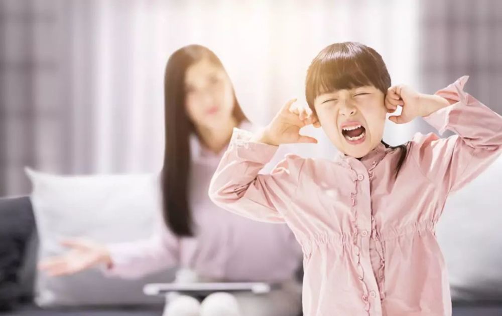 青少年特訓(xùn)學(xué)校，叛逆初中生玩手機(jī)怎么辦？